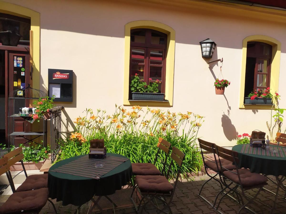 Hotel Penzion a Restaurace Nad Hradem Křivoklát Exterior foto