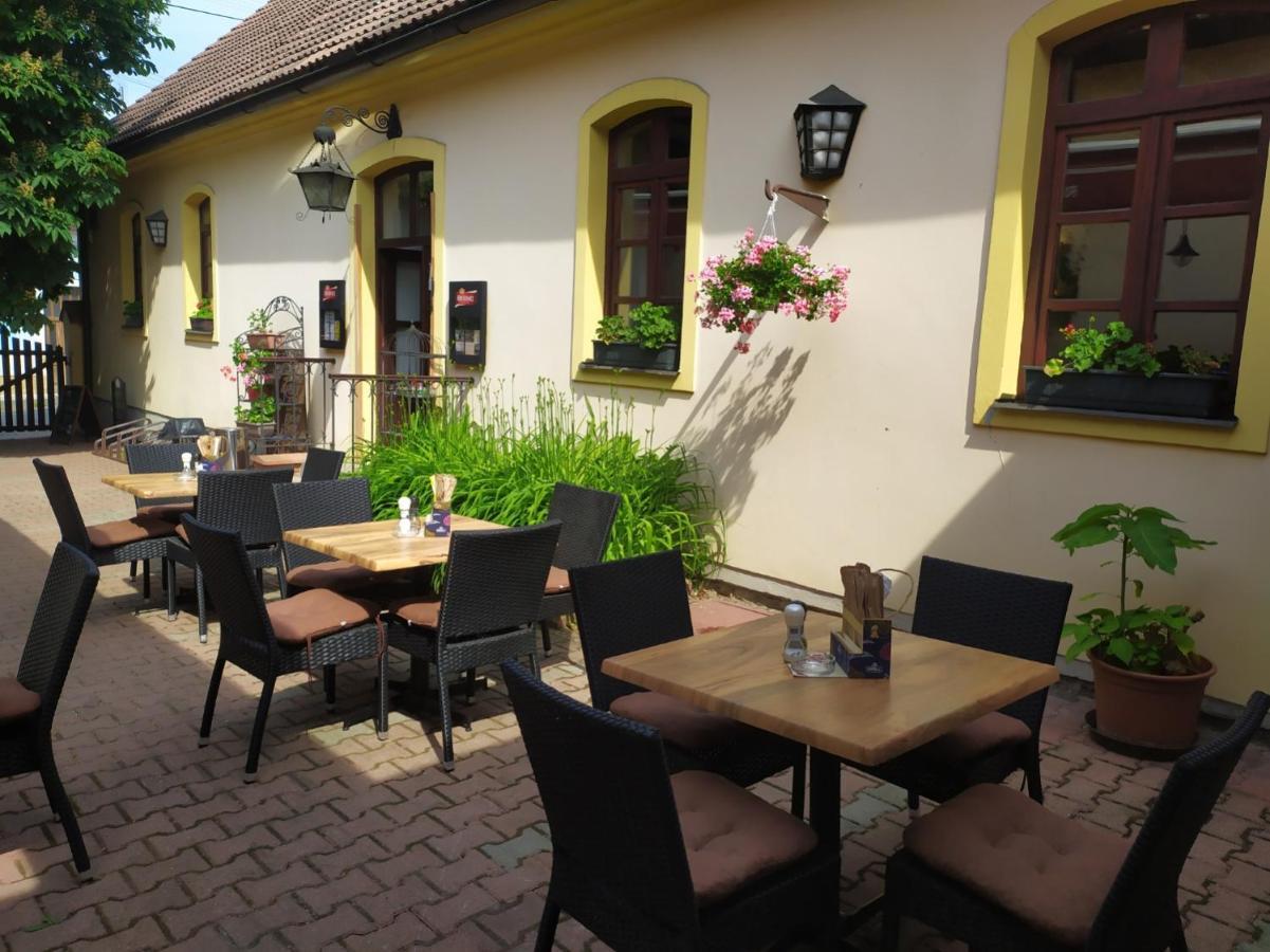 Hotel Penzion a Restaurace Nad Hradem Křivoklát Exterior foto