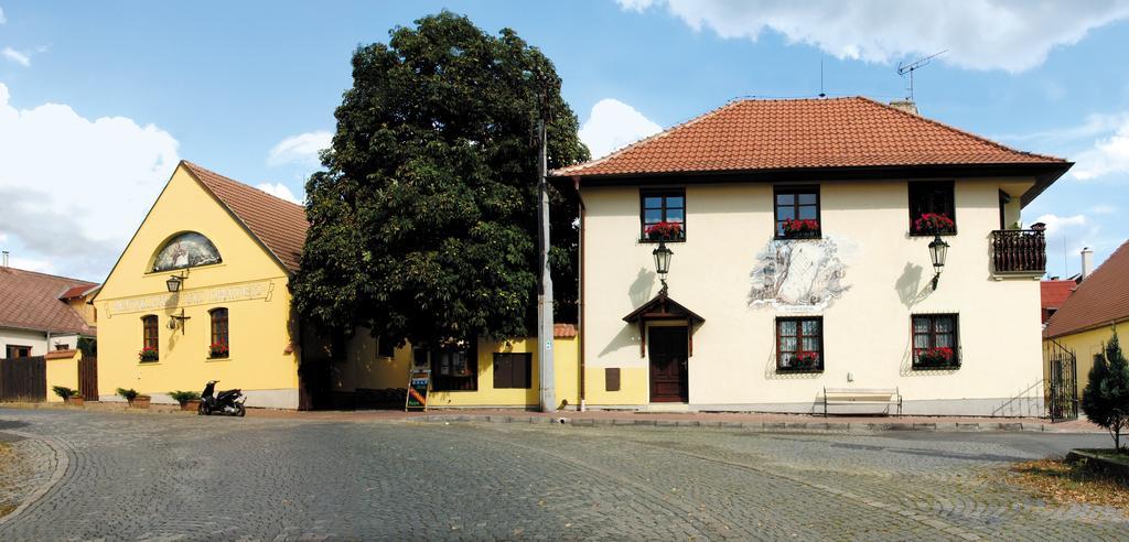 Hotel Penzion a Restaurace Nad Hradem Křivoklát Exterior foto