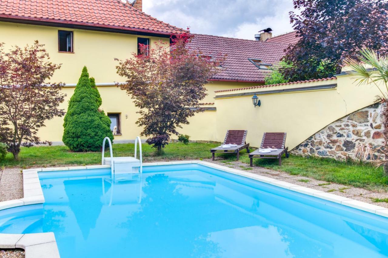 Hotel Penzion a Restaurace Nad Hradem Křivoklát Exterior foto